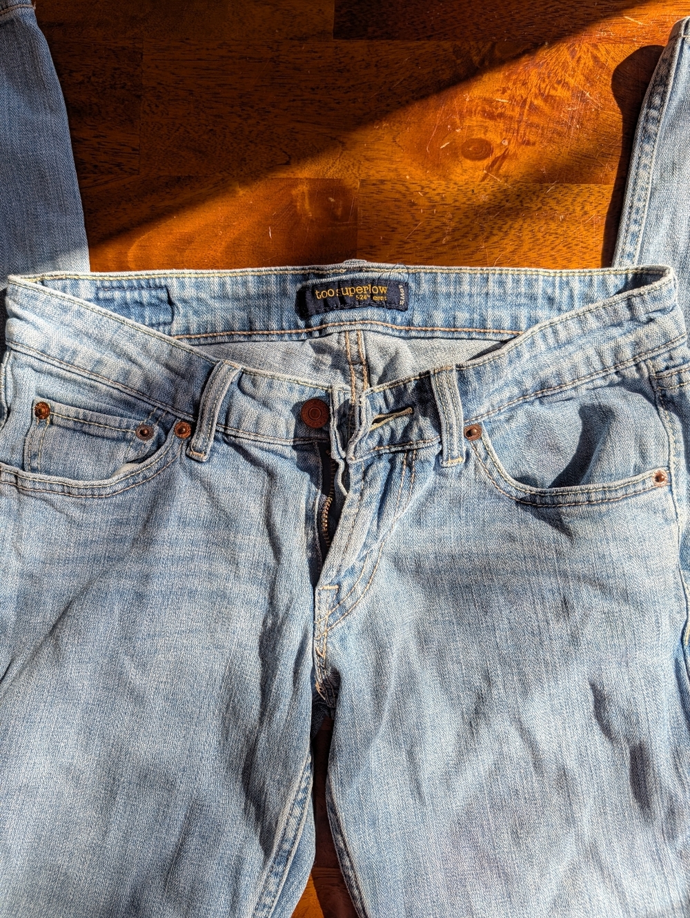 Levi Strauss Too Superlow 524 Lightwash Skinny Jeans Levi's Junior's Size 3 - Picture 2 of 10